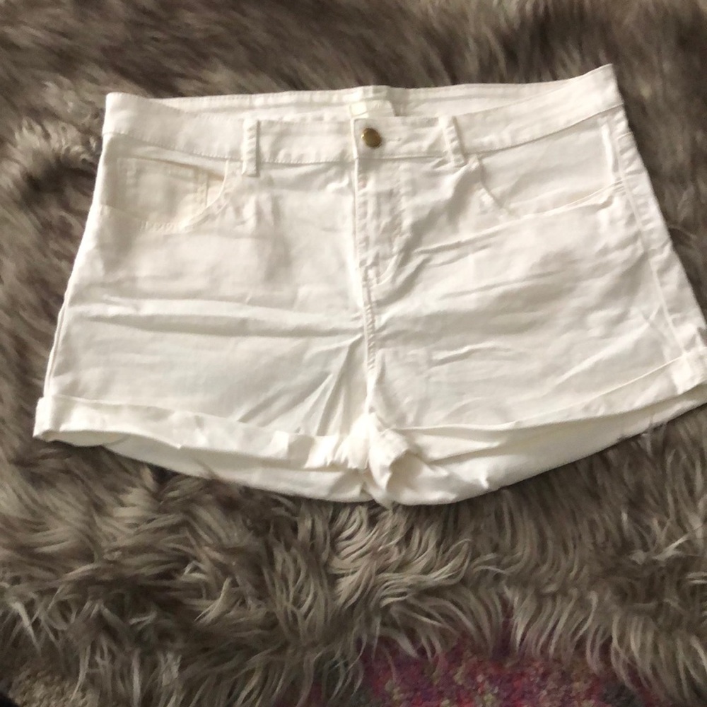 H&M White Jean shorts sz. 8